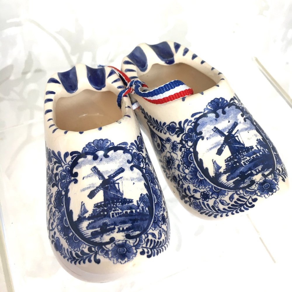 * Delft Blue souvenir ceramic Dutch wooden shoe small ashtray - Holland